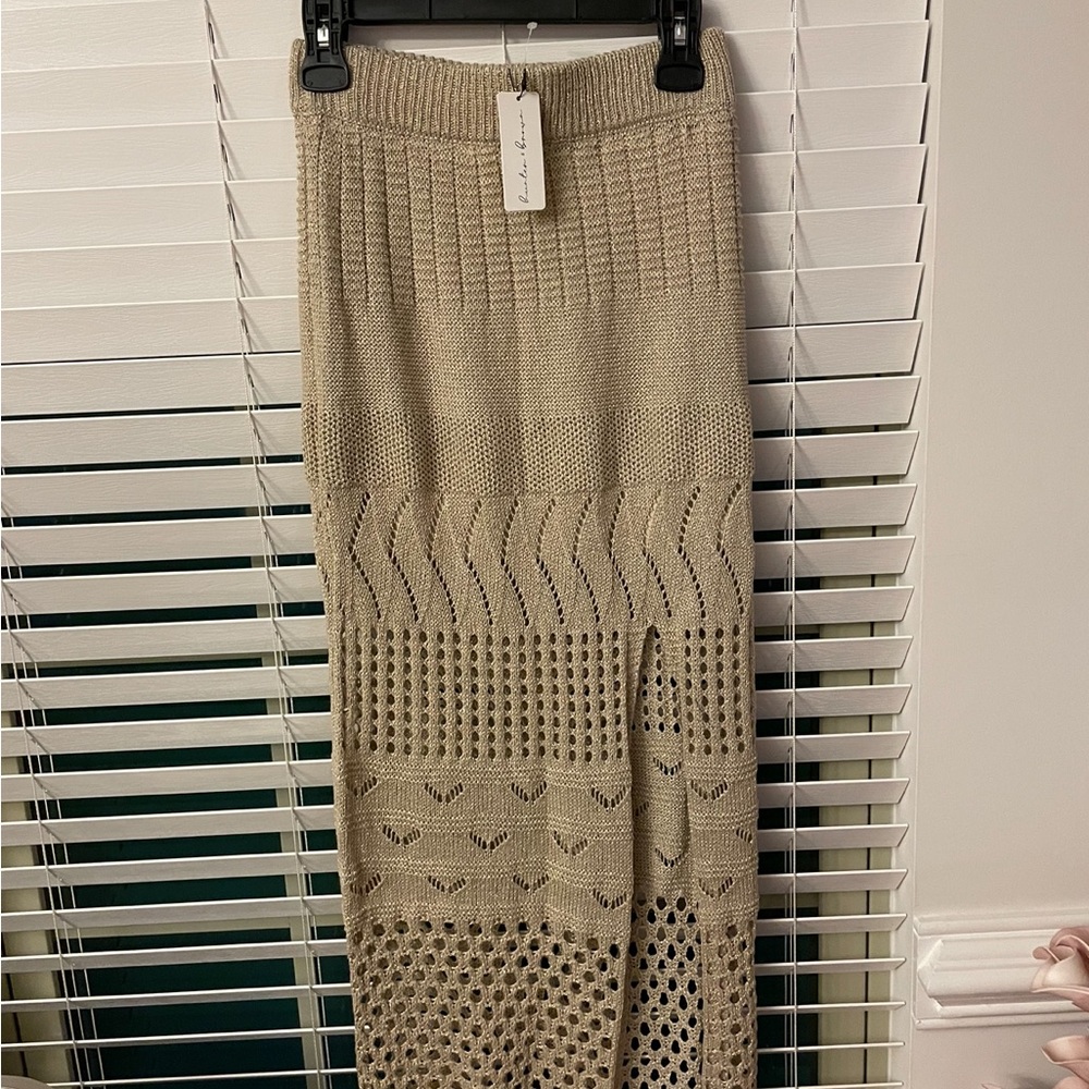 NWT Hunter and brown metallic gold Crochet skirt. Size Small. Lined.